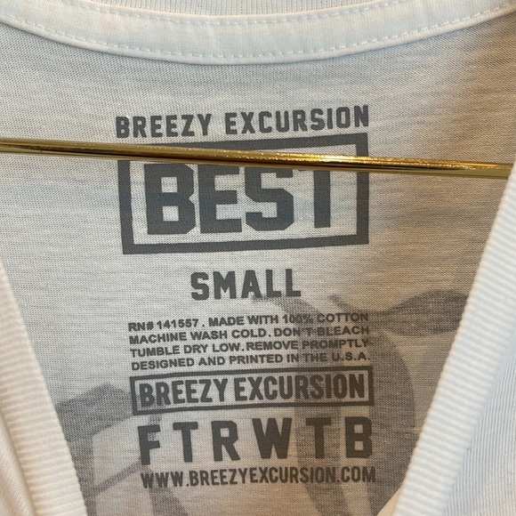 NEW BEST Breezy Excursion La Familia Por Vida Crew Neck Tee Size Small - Picture 6 of 8